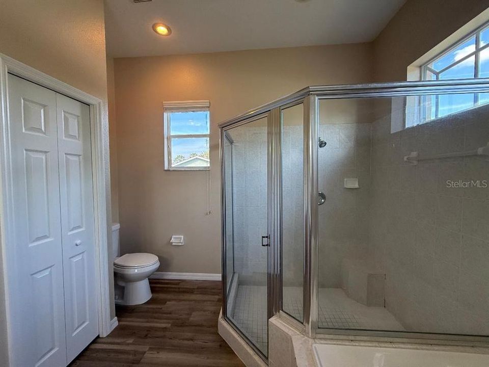 For Sale: $339,900 (3 beds, 2 baths, 1976 Square Feet)