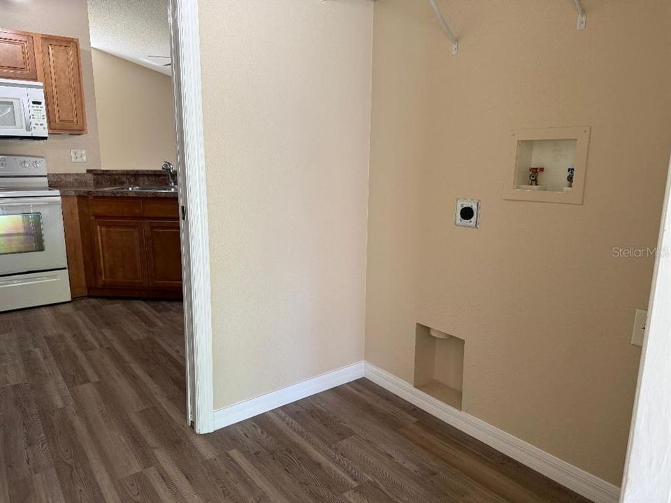 For Sale: $339,900 (3 beds, 2 baths, 1976 Square Feet)