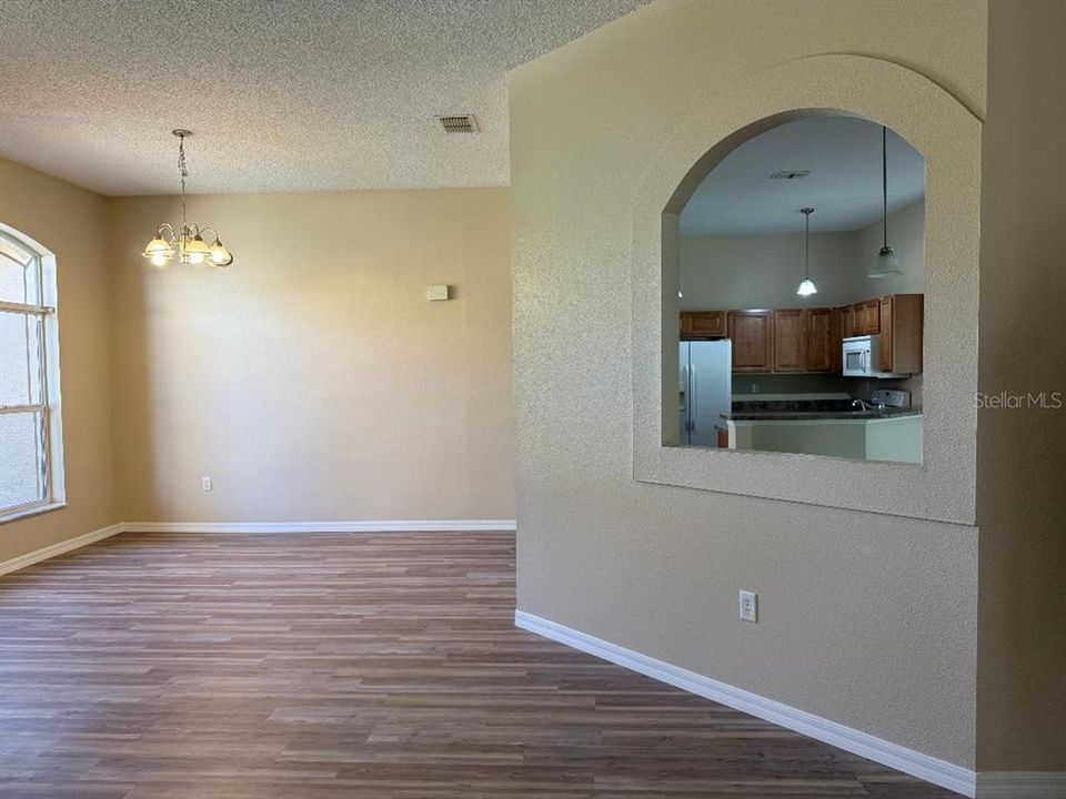 For Sale: $339,900 (3 beds, 2 baths, 1976 Square Feet)