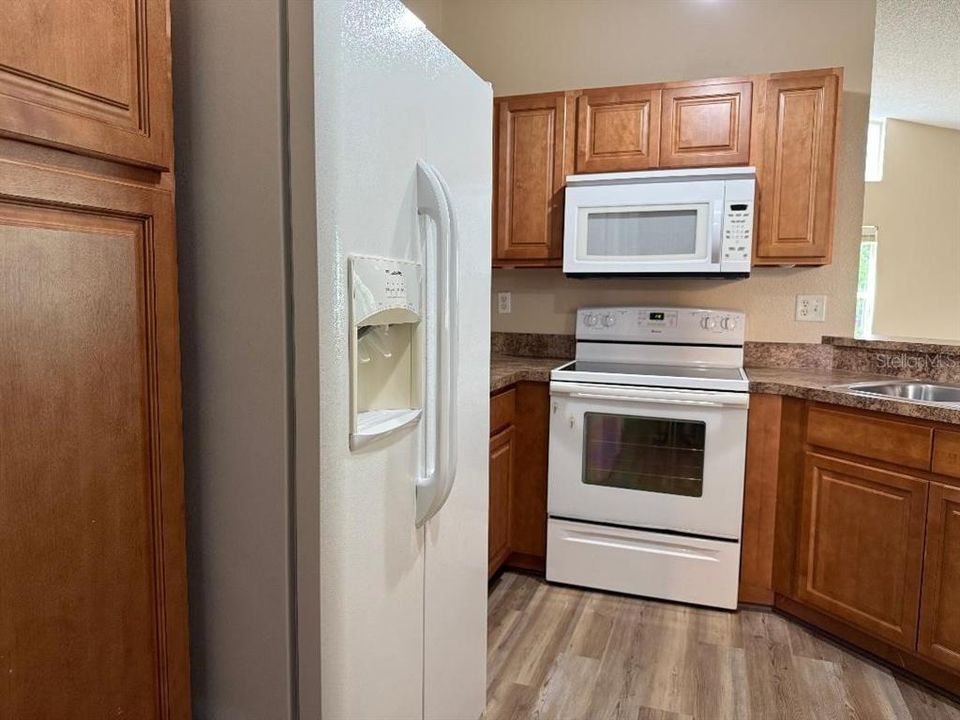 For Sale: $339,900 (3 beds, 2 baths, 1976 Square Feet)