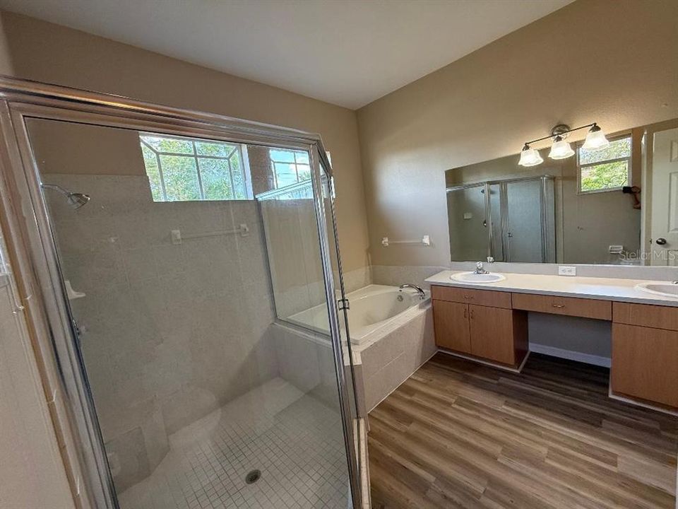 For Sale: $339,900 (3 beds, 2 baths, 1976 Square Feet)