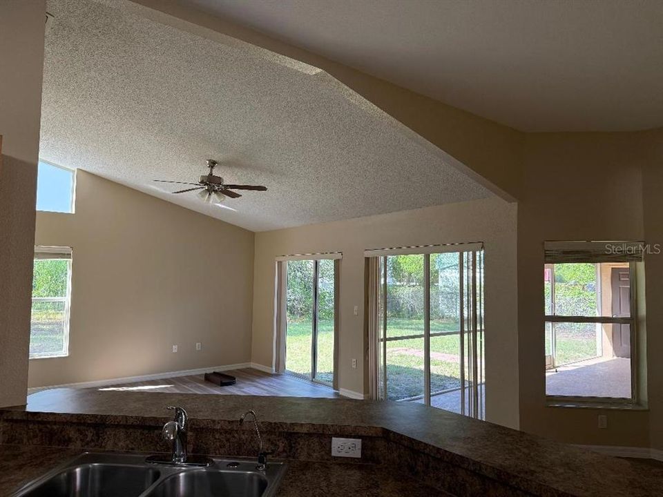 For Sale: $339,900 (3 beds, 2 baths, 1976 Square Feet)