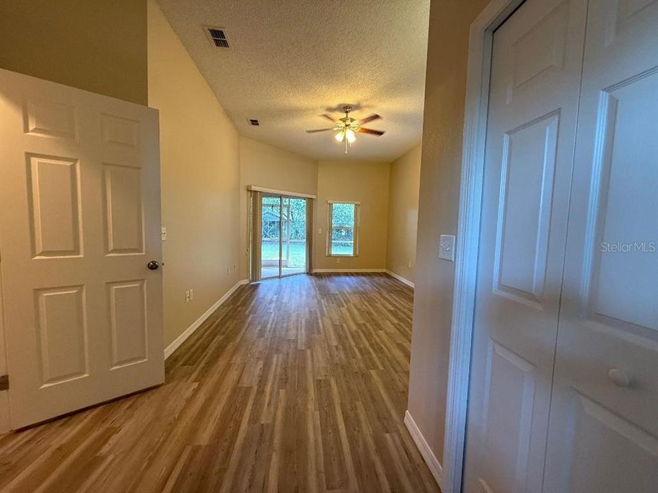 For Sale: $339,900 (3 beds, 2 baths, 1976 Square Feet)