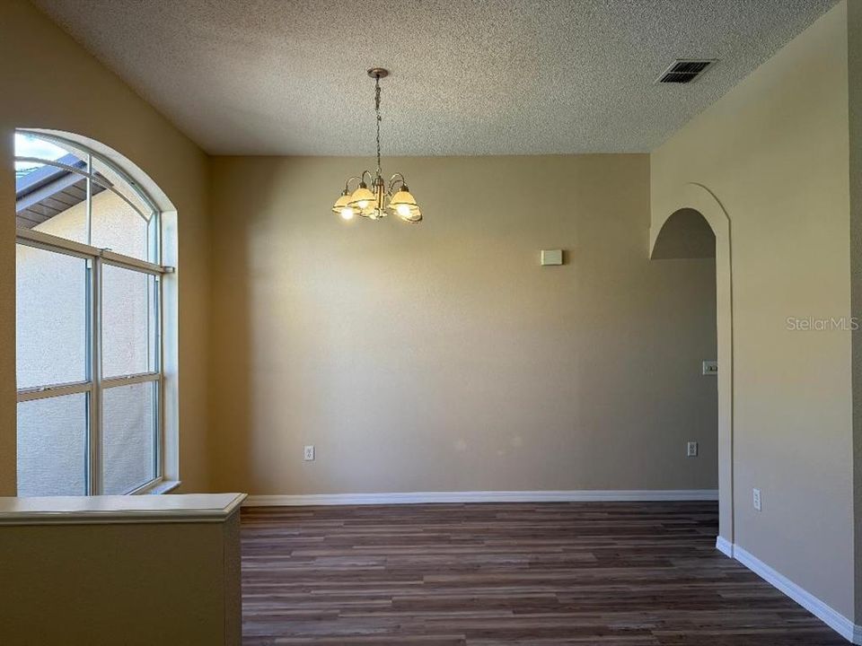 For Sale: $339,900 (3 beds, 2 baths, 1976 Square Feet)