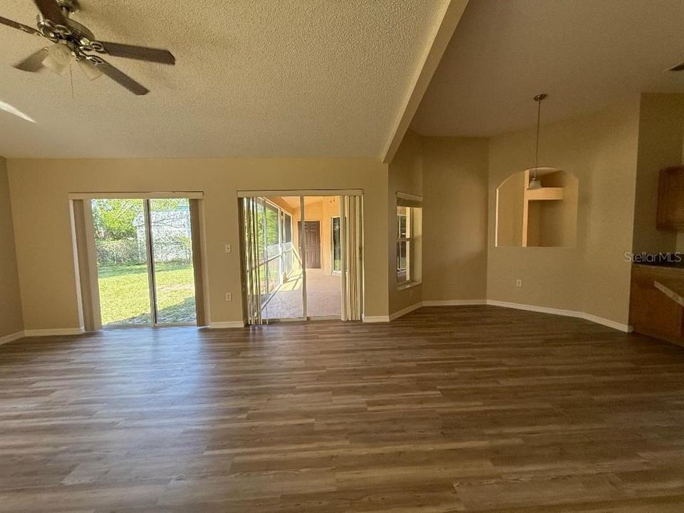 For Sale: $339,900 (3 beds, 2 baths, 1976 Square Feet)