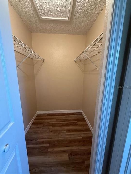 For Sale: $339,900 (3 beds, 2 baths, 1976 Square Feet)