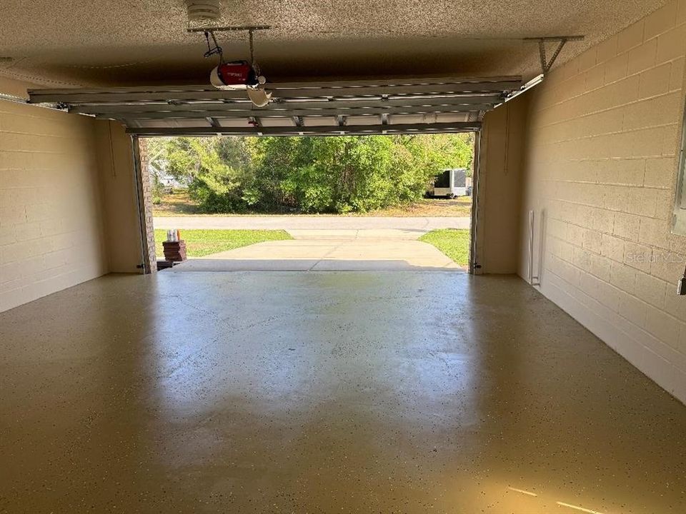 For Sale: $339,900 (3 beds, 2 baths, 1976 Square Feet)