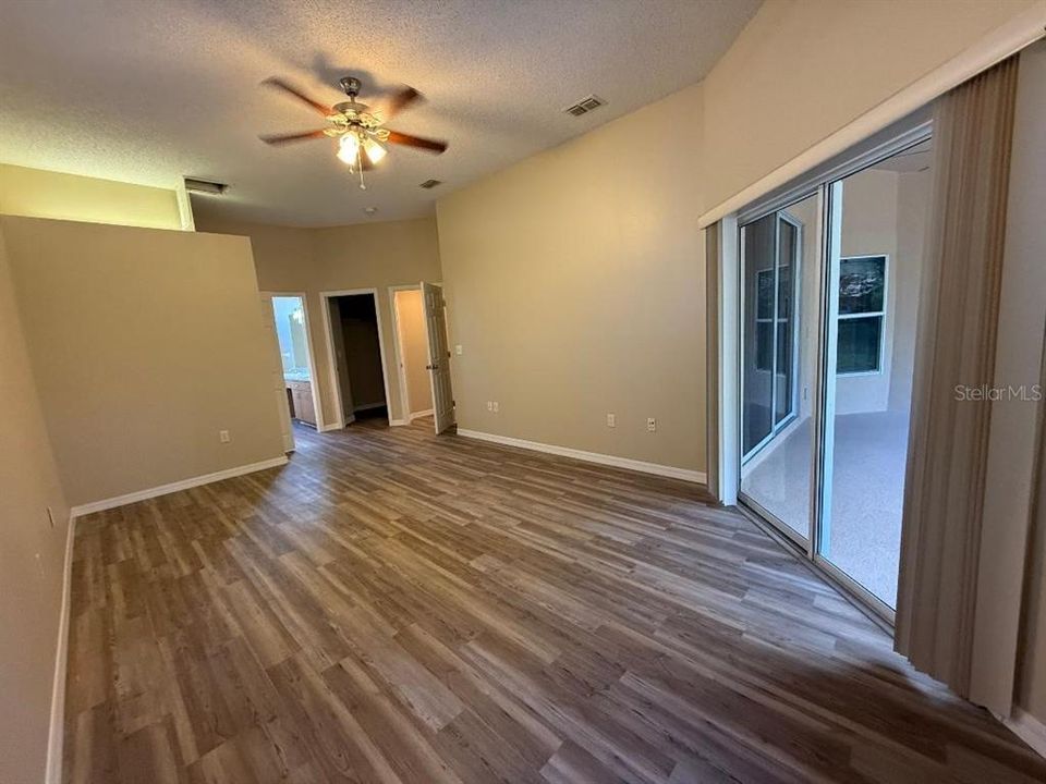 For Sale: $339,900 (3 beds, 2 baths, 1976 Square Feet)