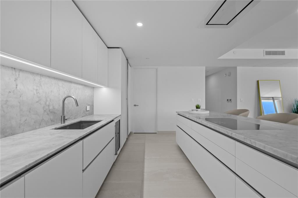 For Sale: $2,495,000 (3 beds, 3 baths, 2740 Square Feet)