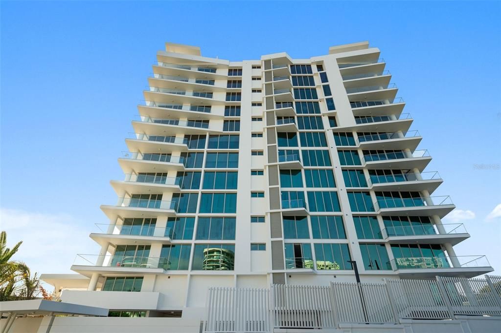 For Sale: $2,495,000 (3 beds, 3 baths, 2740 Square Feet)