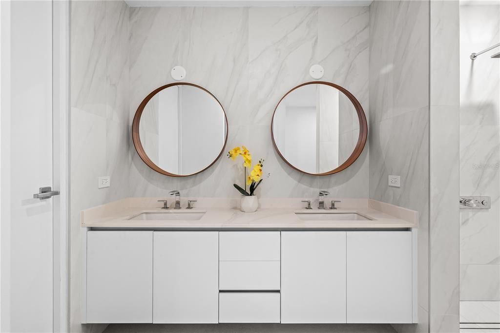 For Sale: $2,495,000 (3 beds, 3 baths, 2740 Square Feet)