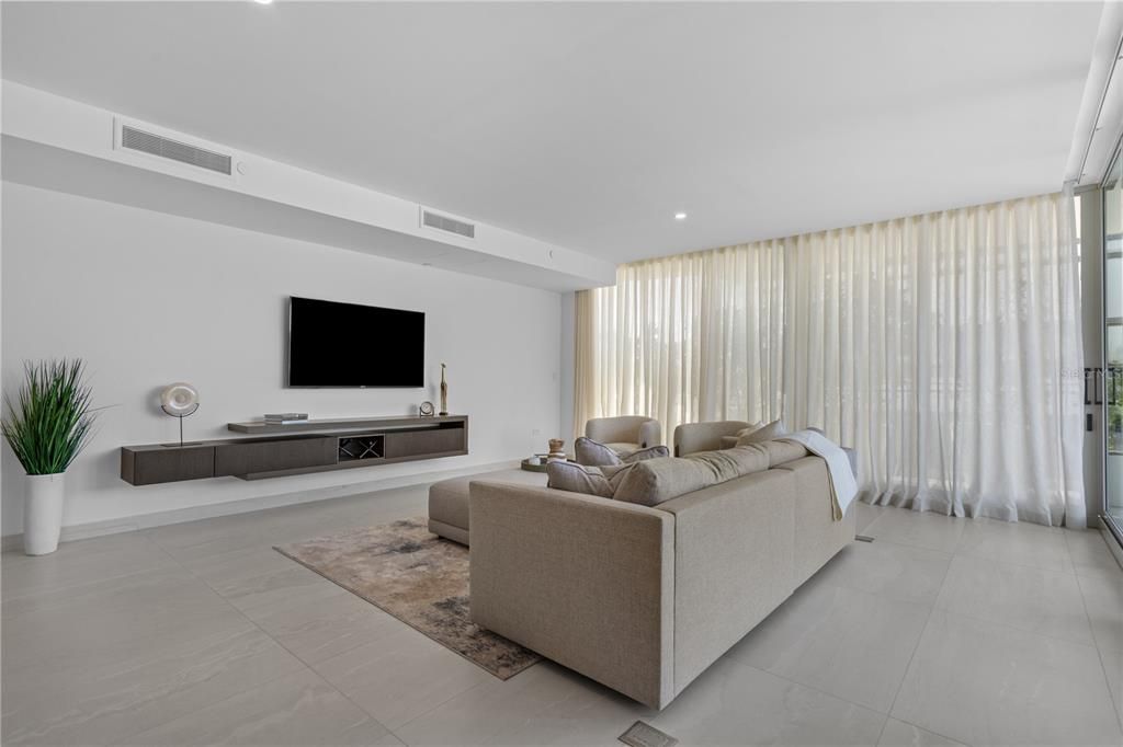 For Sale: $2,495,000 (3 beds, 3 baths, 2740 Square Feet)