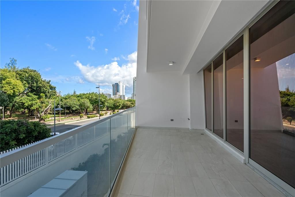 For Sale: $2,495,000 (3 beds, 3 baths, 2740 Square Feet)