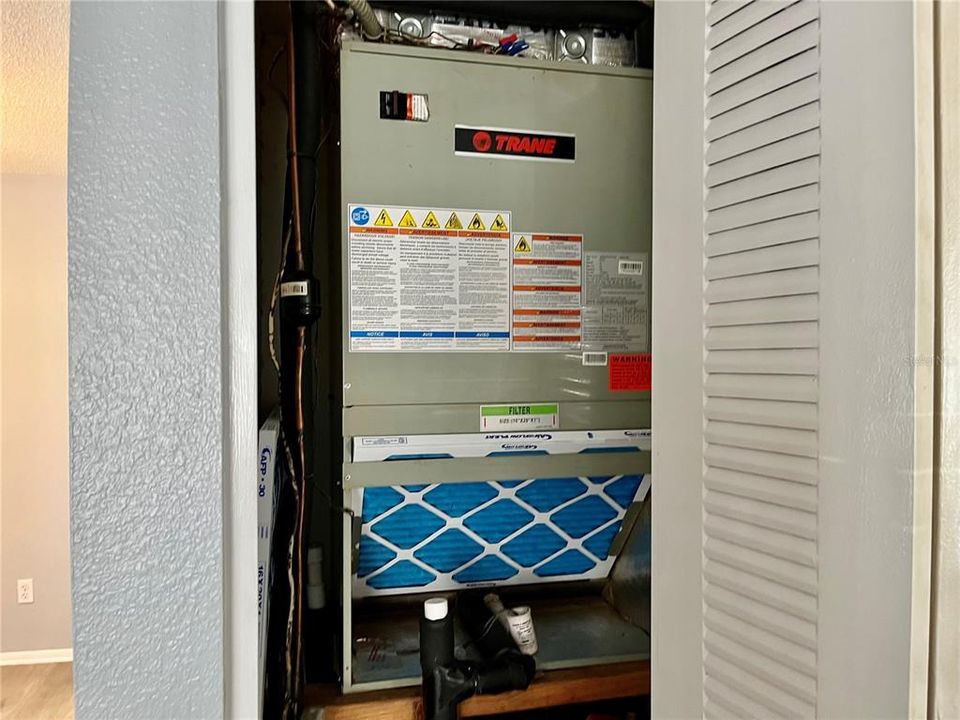 For Sale: $154,900 (1 beds, 1 baths, 570 Square Feet)