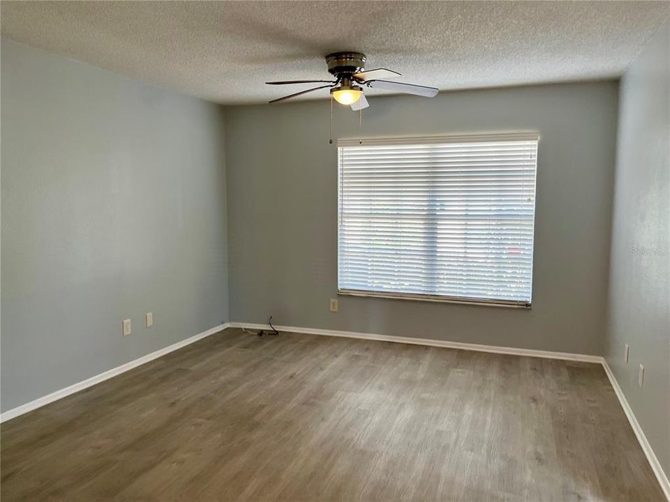 For Sale: $154,900 (1 beds, 1 baths, 570 Square Feet)