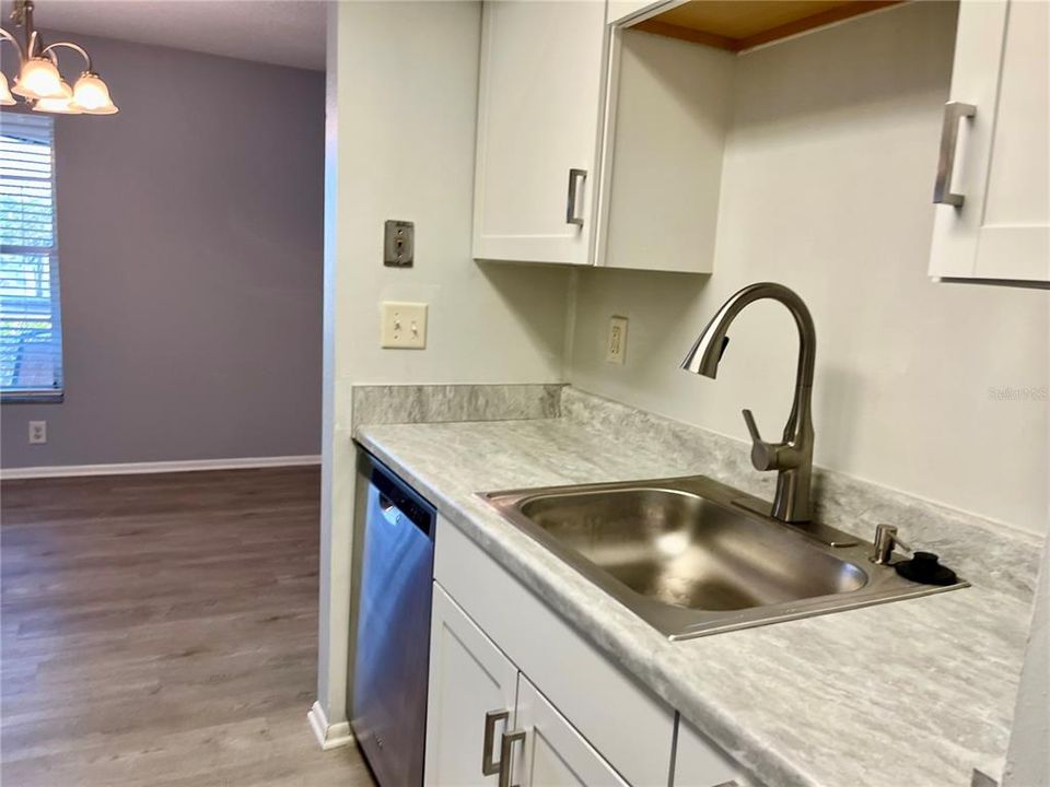 For Sale: $154,900 (1 beds, 1 baths, 570 Square Feet)