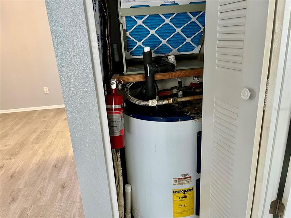 For Sale: $154,900 (1 beds, 1 baths, 570 Square Feet)