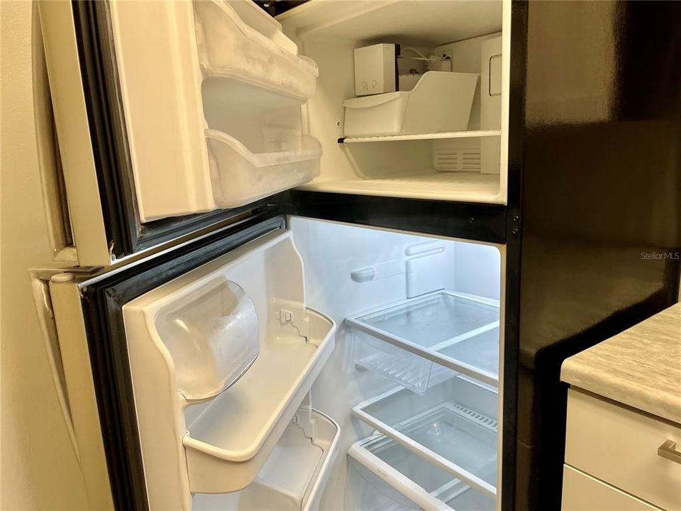 For Sale: $154,900 (1 beds, 1 baths, 570 Square Feet)