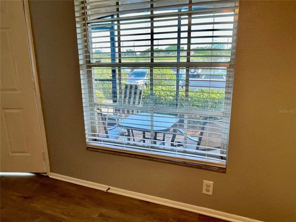 For Sale: $154,900 (1 beds, 1 baths, 570 Square Feet)