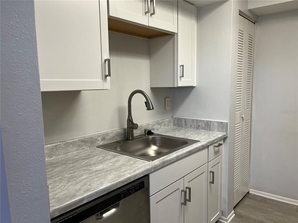 For Sale: $154,900 (1 beds, 1 baths, 570 Square Feet)