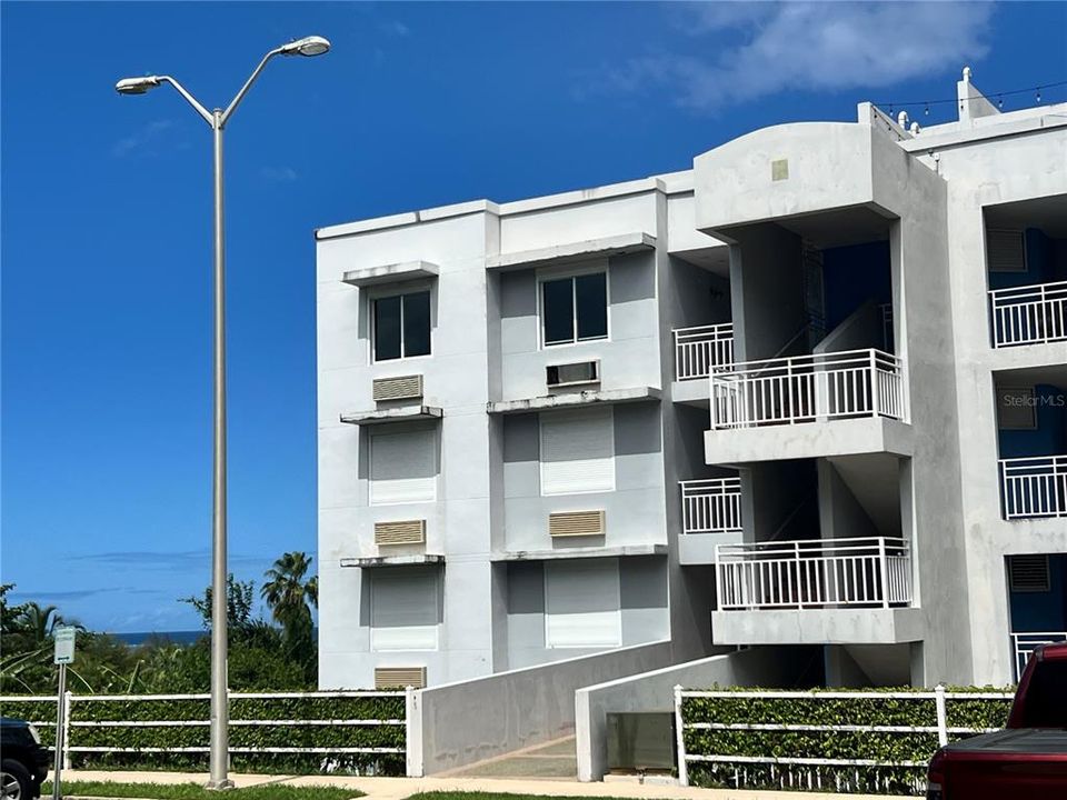 Recently Rented: $1,300 (3 beds, 2 baths, 2713 Square Feet)