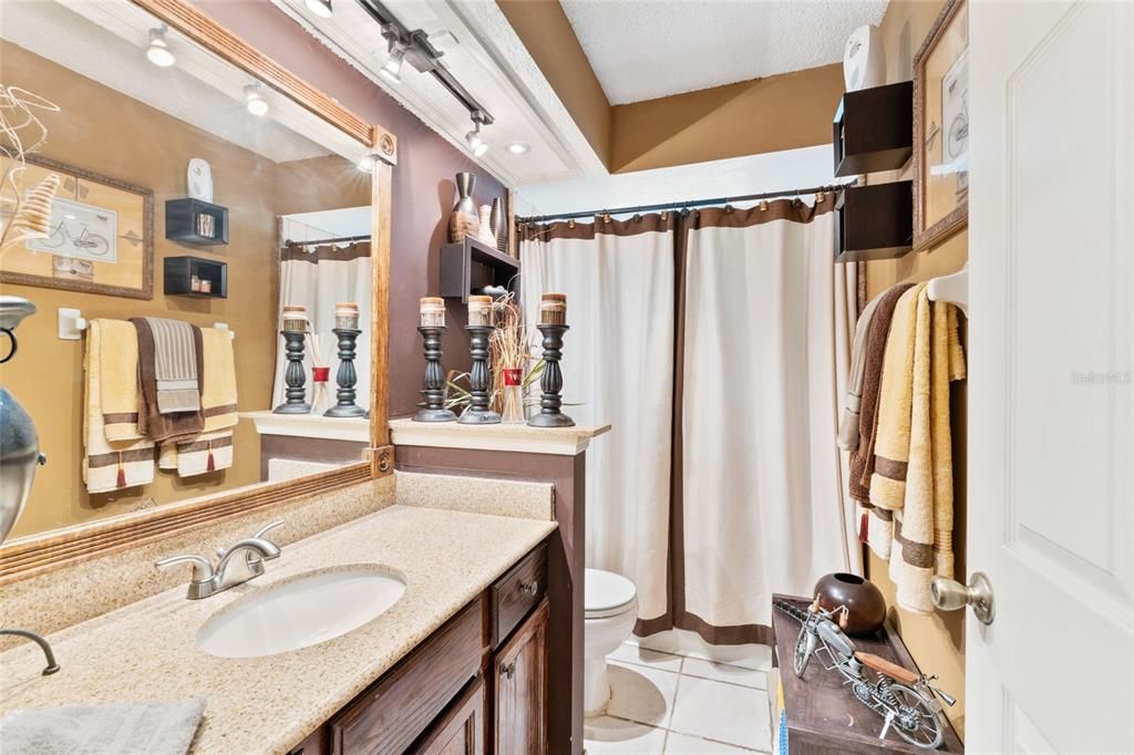 En Venta: $325,000 (3 camas, 2 baños, 1678 Pies cuadrados)