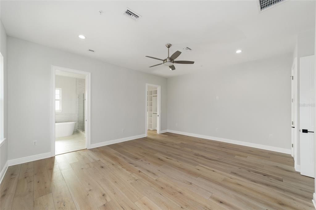 For Sale: $774,900 (3 beds, 3 baths, 2250 Square Feet)