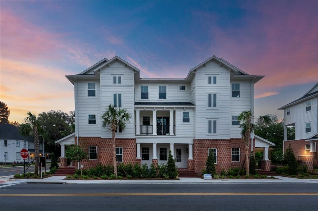 For Sale: $774,900 (3 beds, 3 baths, 2250 Square Feet)