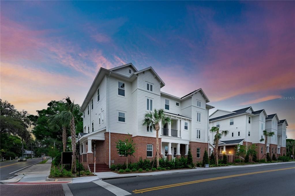 For Sale: $774,900 (3 beds, 3 baths, 2250 Square Feet)