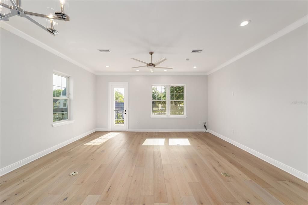 For Sale: $774,900 (3 beds, 3 baths, 2250 Square Feet)