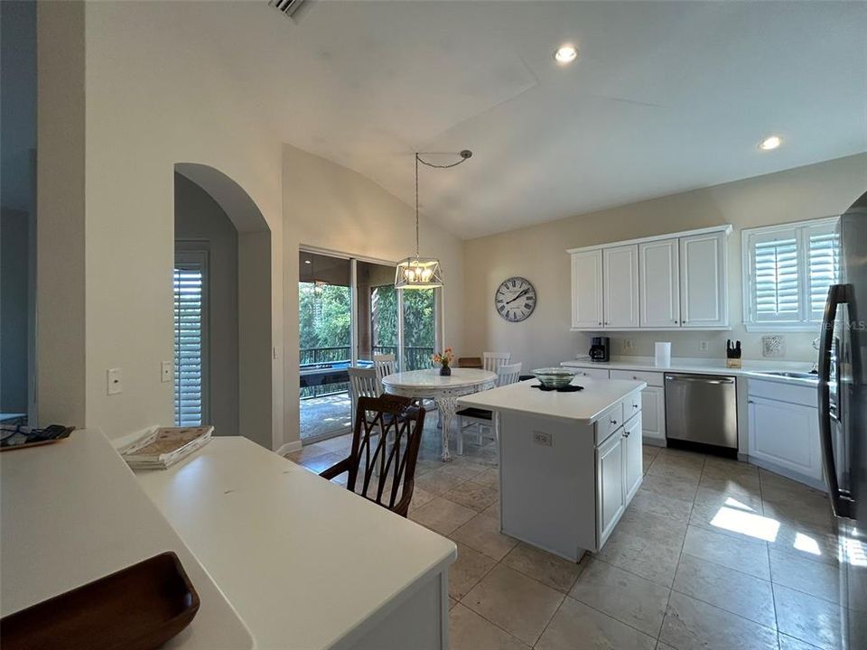 出租: $6,200 (4 贝兹, 3 浴室, 2719 平方英尺)