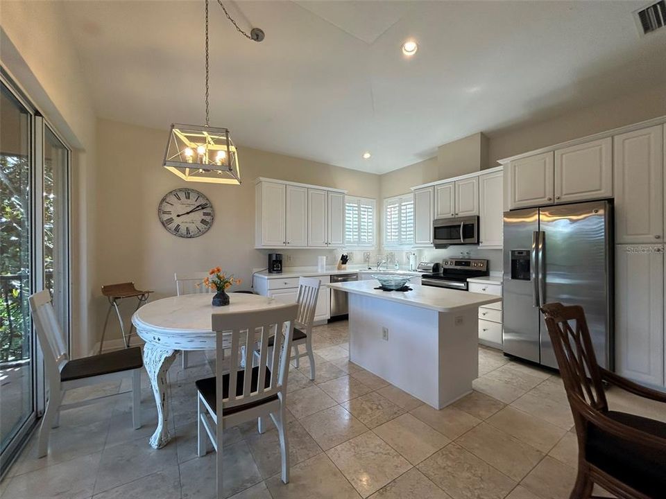 出租: $6,200 (4 贝兹, 3 浴室, 2719 平方英尺)