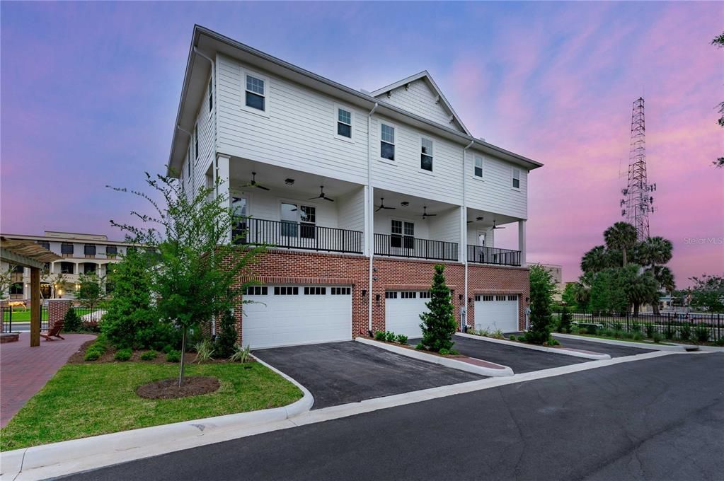 For Sale: $769,900 (3 beds, 3 baths, 2250 Square Feet)