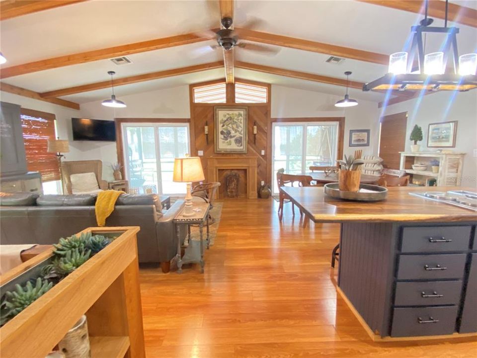 For Sale: $445,000 (3 beds, 2 baths, 1782 Square Feet)