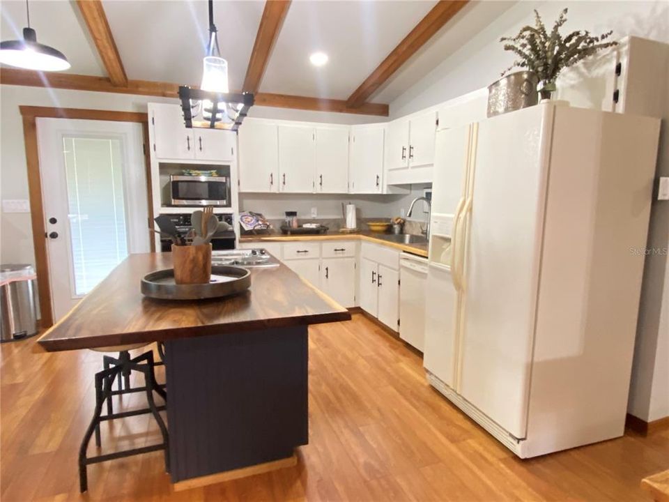 For Sale: $445,000 (3 beds, 2 baths, 1782 Square Feet)