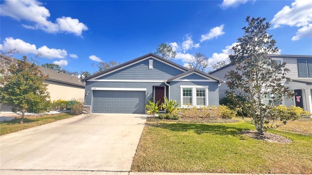 Recently Rented: $1,950 (3 beds, 2 baths, 1637 Square Feet)