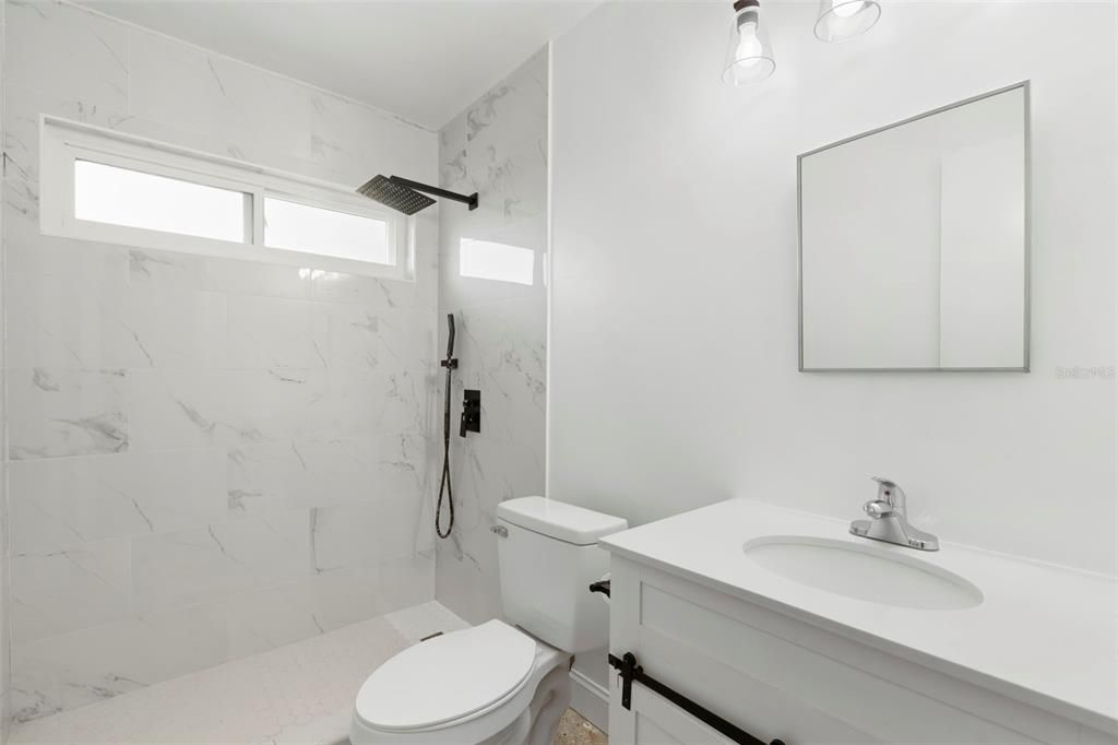 En Renta: $1,600 (2 camas, 1 baños, 1612 Pies cuadrados)