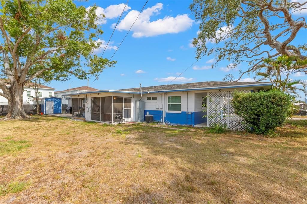 En Renta: $1,600 (2 camas, 1 baños, 1612 Pies cuadrados)