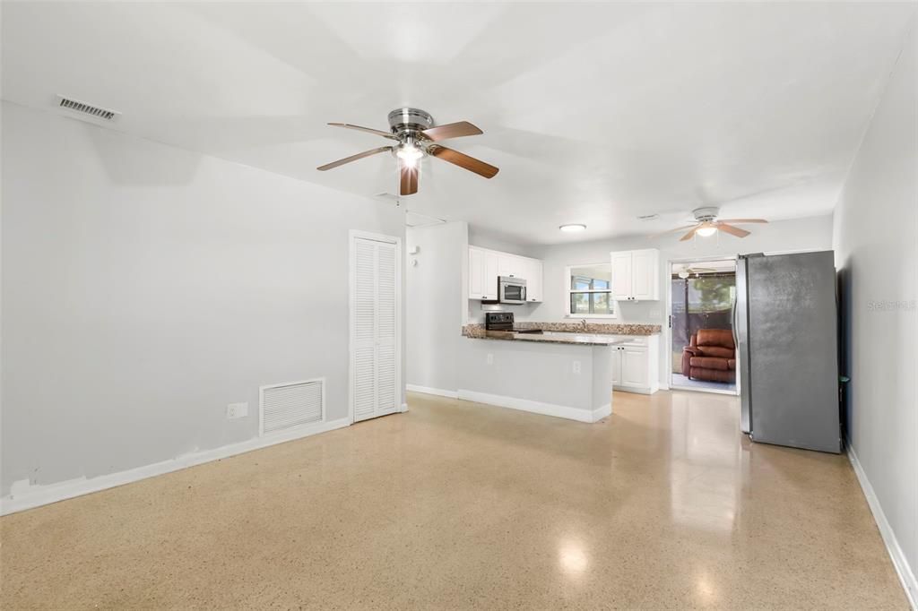 En Renta: $1,600 (2 camas, 1 baños, 1612 Pies cuadrados)