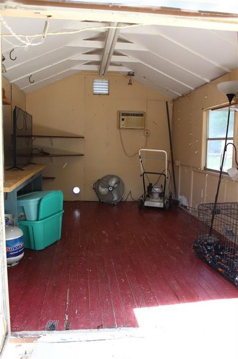 合同活跃: $209,000 (2 贝兹, 2 浴室, 1330 平方英尺)