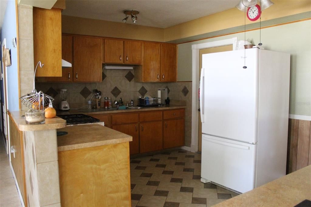 合同活跃: $209,000 (2 贝兹, 2 浴室, 1330 平方英尺)