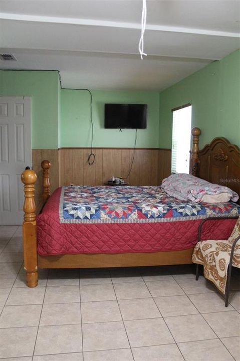 合同活跃: $209,000 (2 贝兹, 2 浴室, 1330 平方英尺)