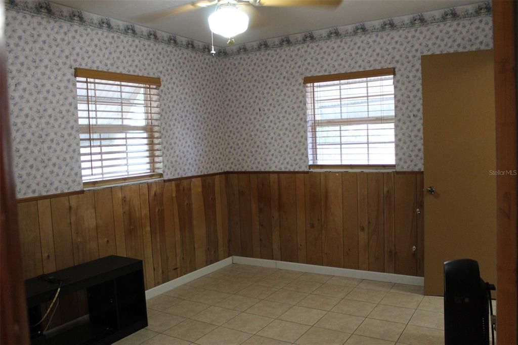 合同活跃: $209,000 (2 贝兹, 2 浴室, 1330 平方英尺)