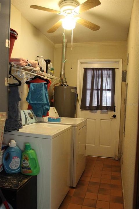 合同活跃: $209,000 (2 贝兹, 2 浴室, 1330 平方英尺)