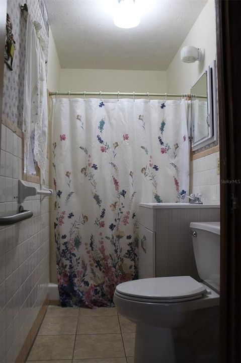 合同活跃: $209,000 (2 贝兹, 2 浴室, 1330 平方英尺)