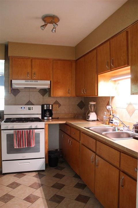 合同活跃: $209,000 (2 贝兹, 2 浴室, 1330 平方英尺)