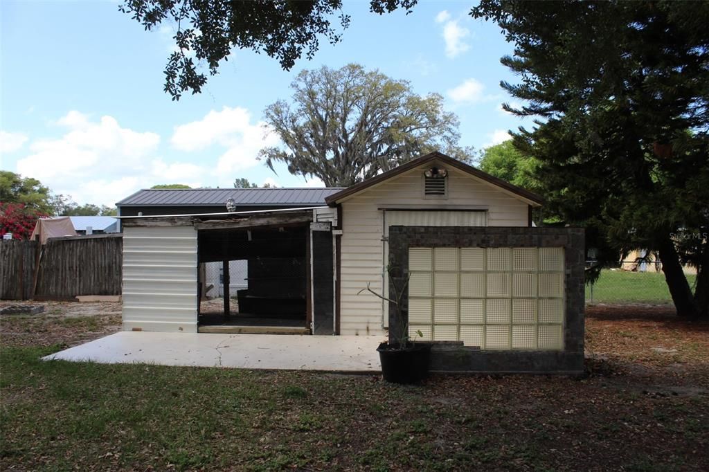 合同活跃: $209,000 (2 贝兹, 2 浴室, 1330 平方英尺)