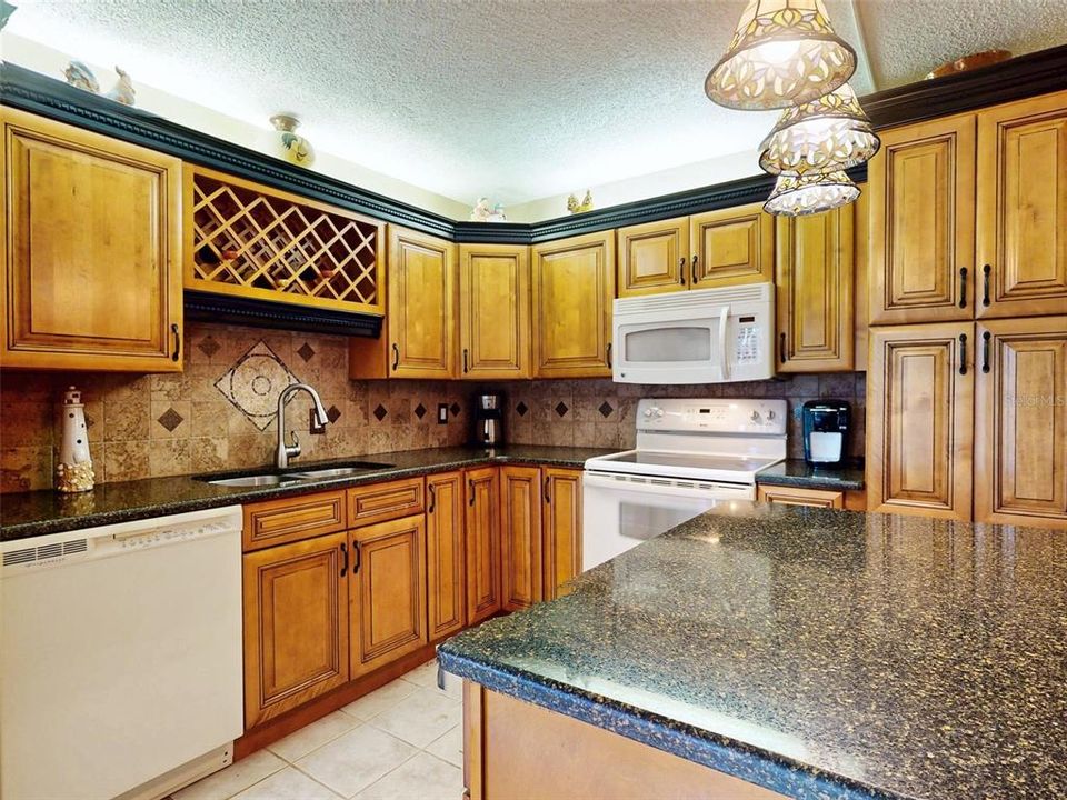 На продажу: $389,000 (3 спален, 2 ванн, 1736 Квадратных фут)