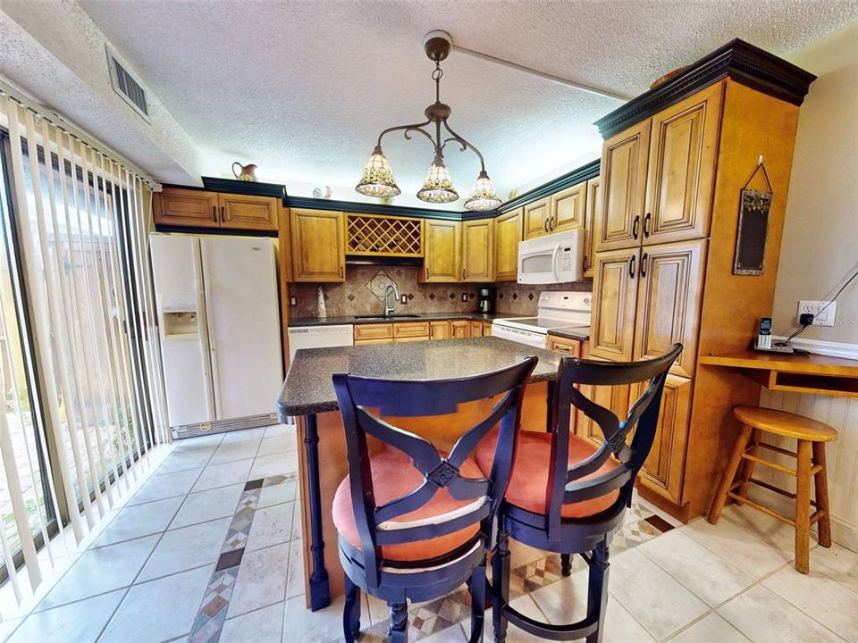 На продажу: $389,000 (3 спален, 2 ванн, 1736 Квадратных фут)