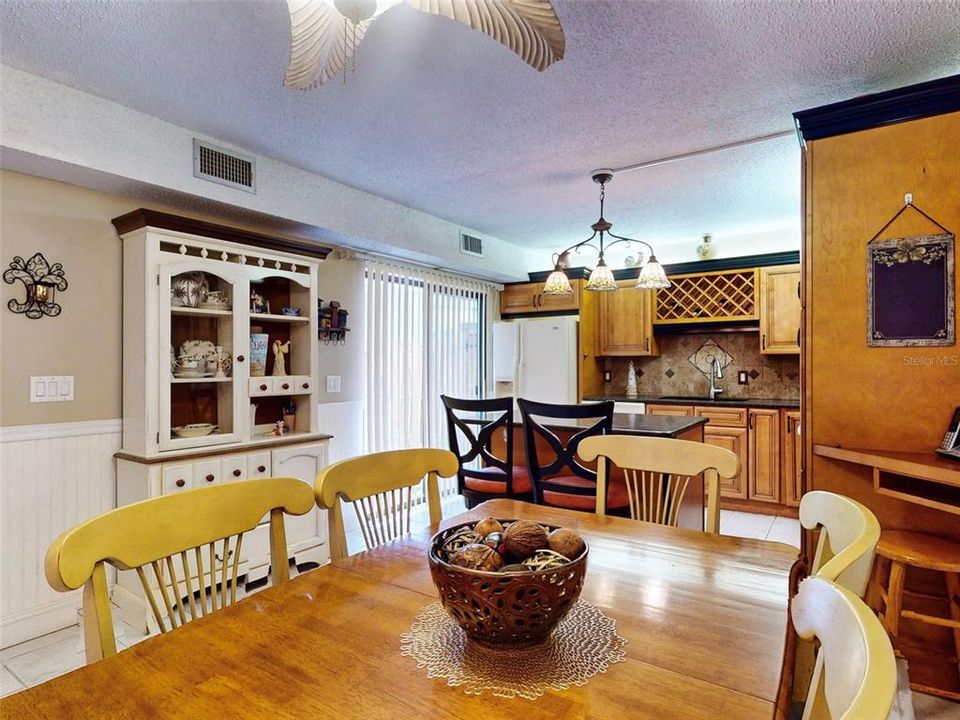 На продажу: $389,000 (3 спален, 2 ванн, 1736 Квадратных фут)